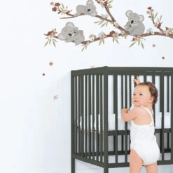 Sticker Mural Koalas Sur Branche Avec Fleurs (118 X 54 Cm)
