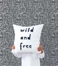 Papier Peint Black Majik Lilipinso (50cm X 10m) 10 Papier Peint Black Majik Lilipinso (50cm X 10m) -Lilipinso Déco Soldes Boutique black majik papier peint enfant motif feuilles de palmiers 1